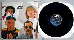 CHEAP TRICK ONE ON ONE ( EPIC PE/AL 38021 ) 1982 US
