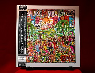 Tom Tom Club – Close To The Bone - 1983 - Japan. OBI