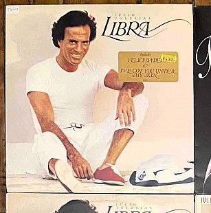 Julio Iglesias – Libra (33-й альбом), 1985, CBS 26623, Holland (ЕХ/ЕХ+, 4 - страничный вкладыш) - 35