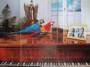 WINGS ( PAUL McCARTNEY ) WINGS GREATEST ( MPL 3 C 064-61 963 ) with Poster 1977 ITALY